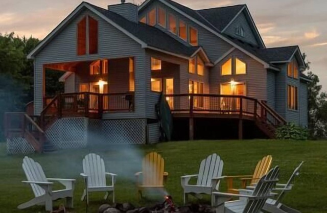 150+ ft Of Lakeshore/Private Beach/4 Acres