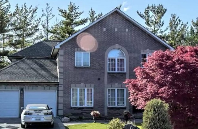 1500 ft.² Family friendly 2 bedroom 15 min. south of airport and 5 min to lake.
