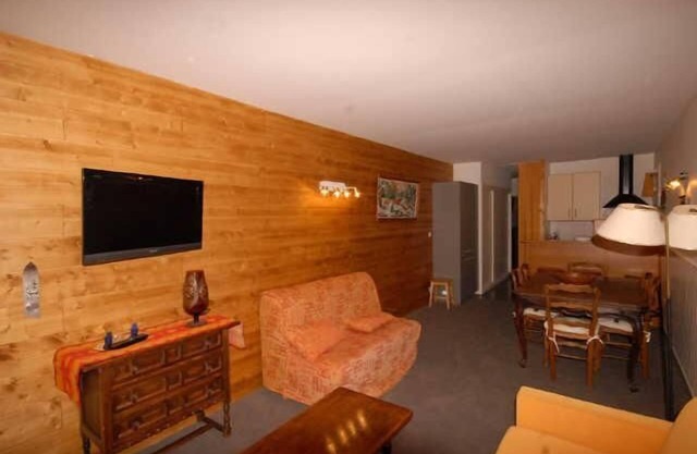 150m from resort center, 4th floor, view ski slopes, balcony, tv, 48m², Gourette