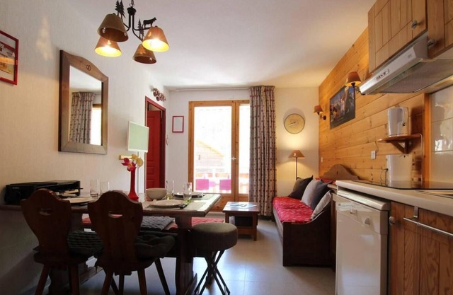 150m from ski slopes, 2nd floor, balcony, 36m², Pelvoux
