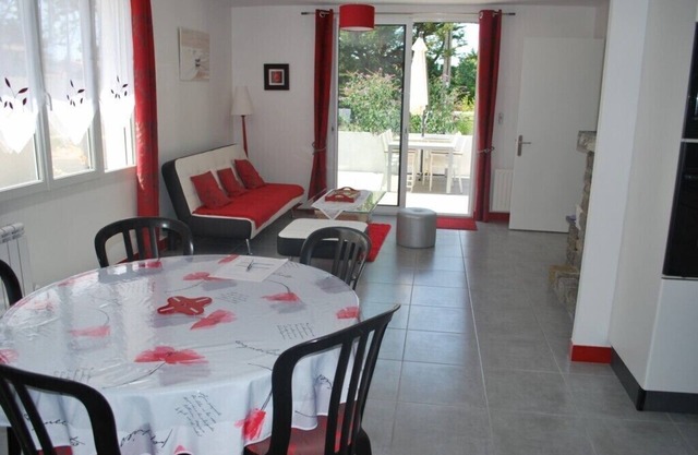 150m FROM THE SEA VERY APPROXIMATE HOUSE 70m² 6 persons (2 bedrooms) (beach fishing.