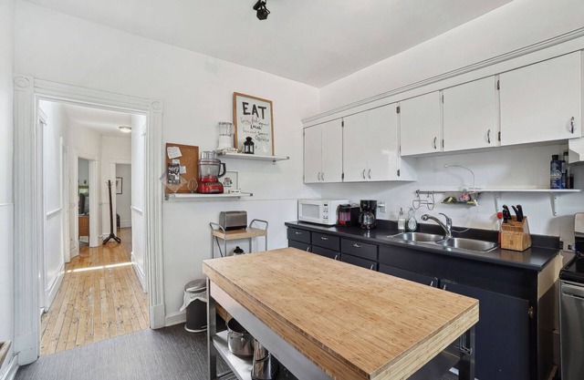 #155 Traditional and Cozy 2 Bedrooms in Plateau Mont-Royal