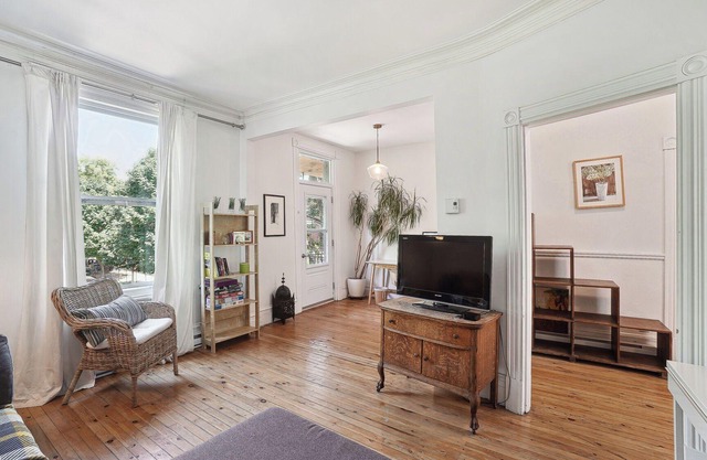 #155 Traditional and Cozy 2 Bedrooms in Plateau Mont-Royal