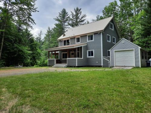157SL Peaceful Franconia Notch forest retreat near Cannon privacy and comfort Pool gym passes