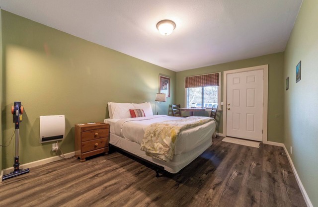 15B Lady Bird Single Room at the Meadow Site
