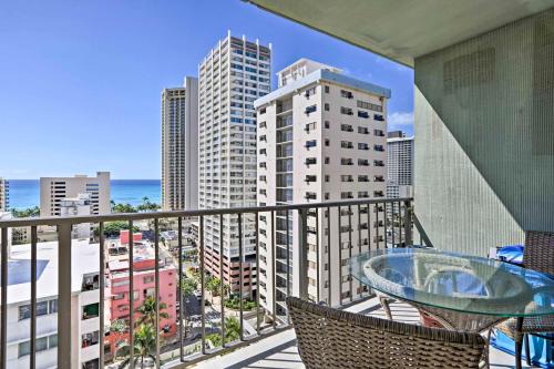 15th Floor Condo with Lanai, 2 Blocks to Beach!