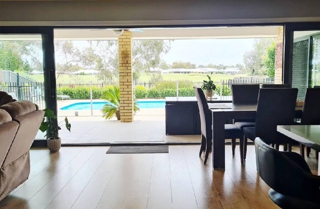 15th on the Fairway, SilverwoodsnEntire home in Yarrawonga, Australia