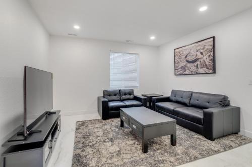 16 Mi to Dtwn Denver Modern Apt with Patio