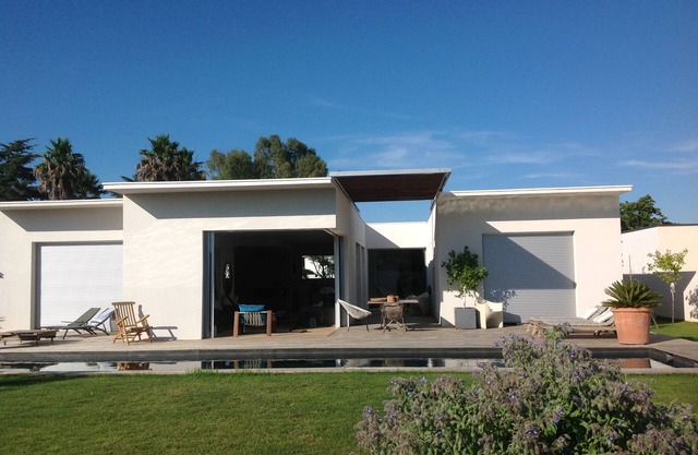 170 m2 single storey architect house with 120 m2 terrace and 400 m2 garden