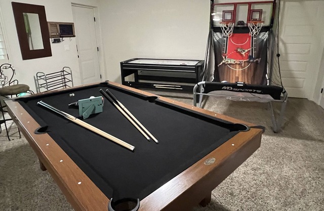 1700 ft.² private basement to yourself private entry. CLEAN!