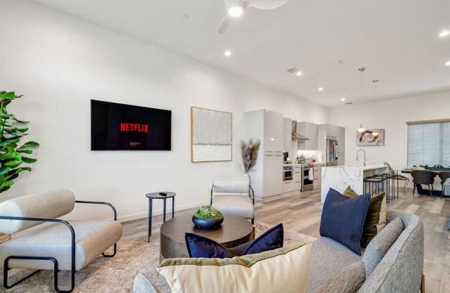 1721 Lear · Upscale, Central & Fun! ~ Rooftop Terrace ~ Garage