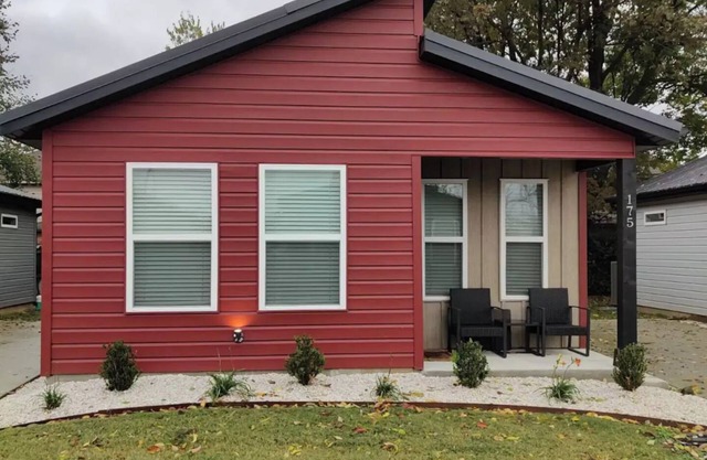 175 Tiny Home near MTB Trails, Walmart HQ Sleeps 6