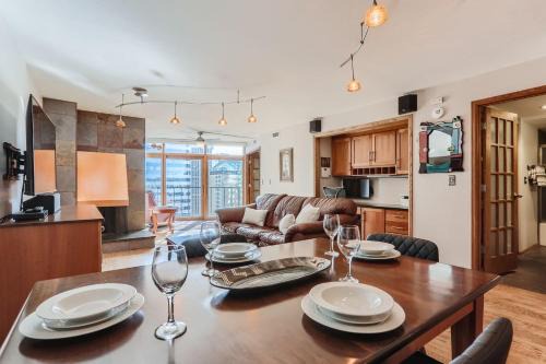 1777 Larimer 2211