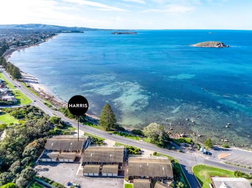 19-117 Franklin Pde - Beachfront Location - No Linen Included
