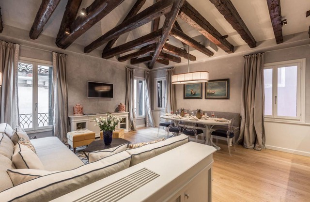 190 m² Apartment ∙ 3 bedrooms ∙ 7 guests