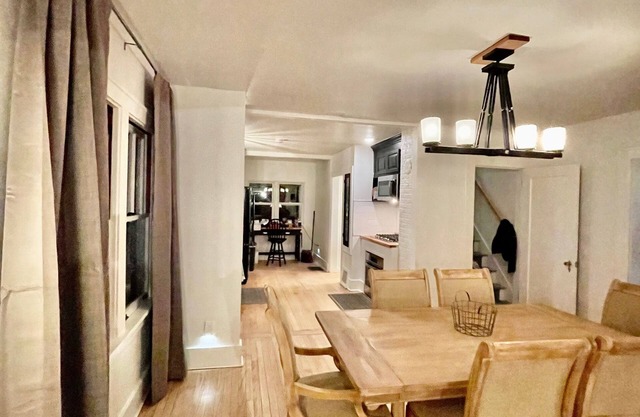 1910 Classic Beauty With All The Modern Amenities.