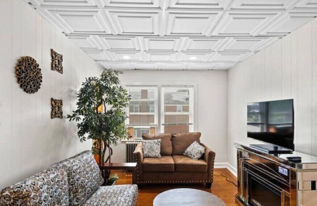 1924 Renovated Colonial Apt.