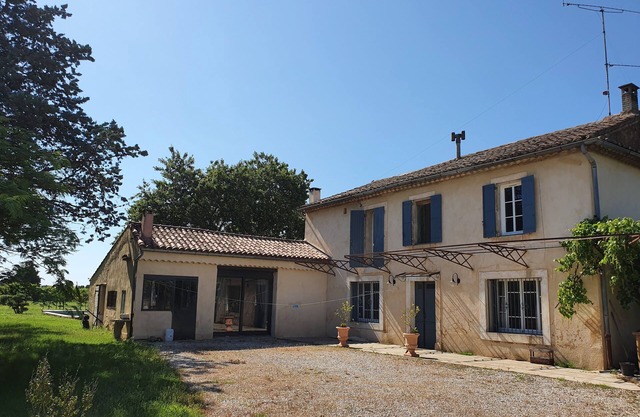 19th century farmhouse in the Luberon with private pool for 14/16 people