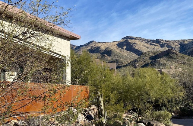 1Bed/1Bath/Living/Office - Newly Built Guesthouse with Stunning Mountain Views
