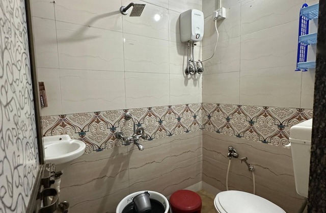 1BHK-Entire Home Near Kokilaben Dhirubhai Ambani Hospital Andheri W