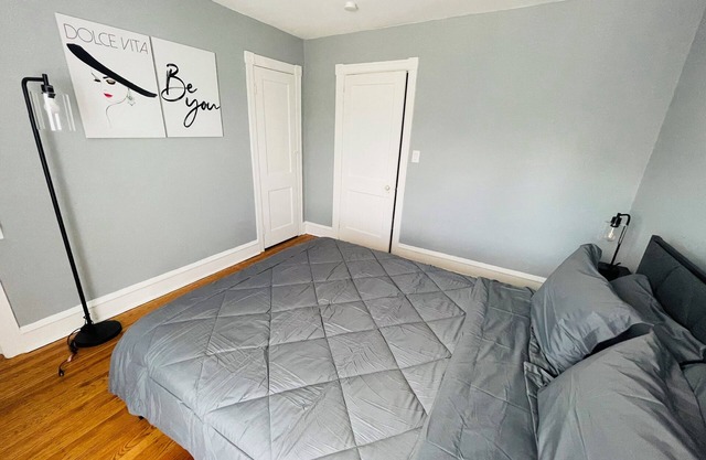 1BR Apartment near Train Station