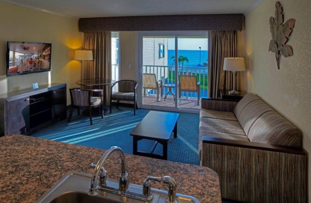 1BR Condo w/Pool Bar, Balcony & Bay Views