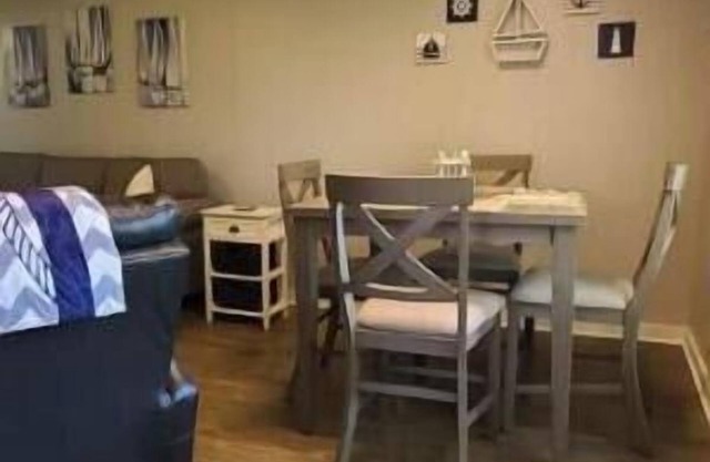 1BR Hideaway Steps from Indian River