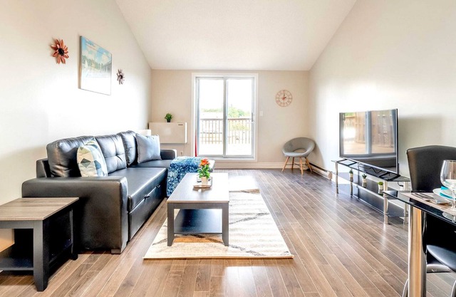 1BR Loft close to DT Cambridge trail and park!