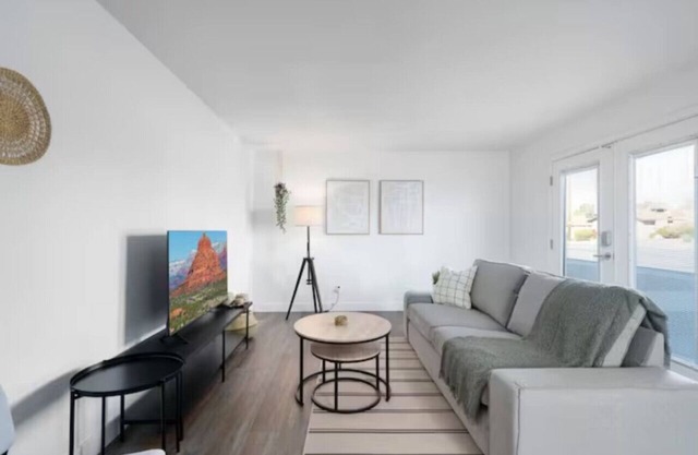1BR+ Parking | Close to Roosevelt Arts District