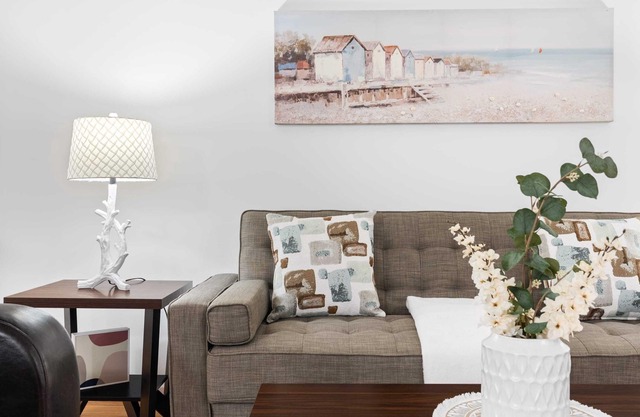1BR | Perfect Location| w/ Parking & Fast WiFi