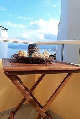 1BR Renovated Apartment By the Sea