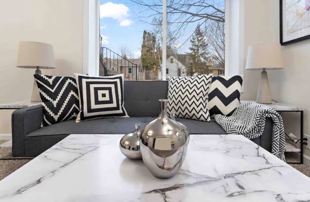 1BR Suite With Private Parking Access & Entrance