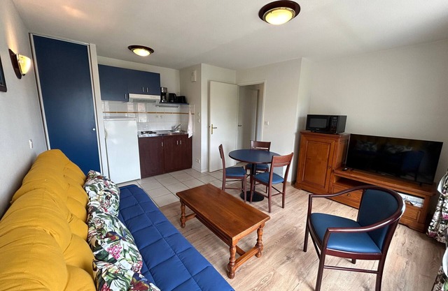 1BR with pool and WiFi, 200m from the Spa