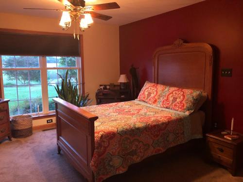 1st floor 2 guest rooms, shared full bath