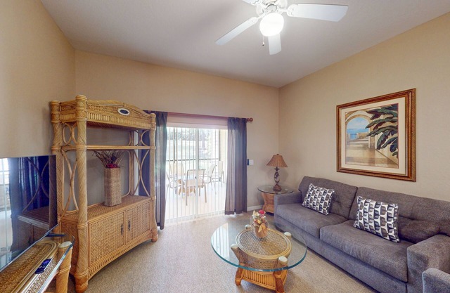 1st floor condo w/tennis court, sauna, basketball court, near theme parks