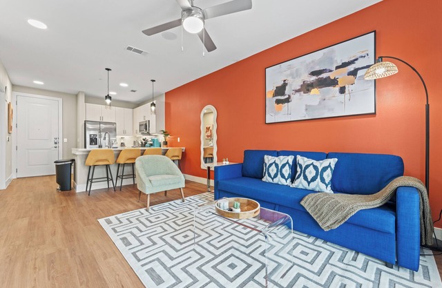 1st Floor Modern Apartment in Ft Worth with a Private Yard, Parking, Pool & More