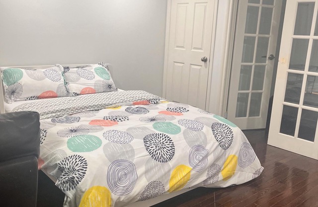 1st Floor Studio Unit Near Hamilton Airport, Mohawk College, St. Joe’s Hospital