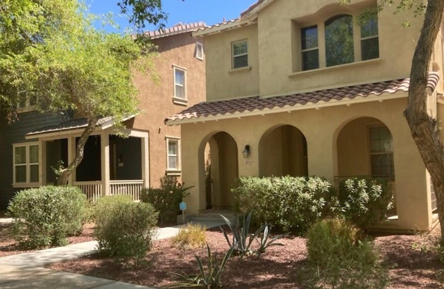 2,100 SF tastefully decorated home in the beautiful community of Verrado