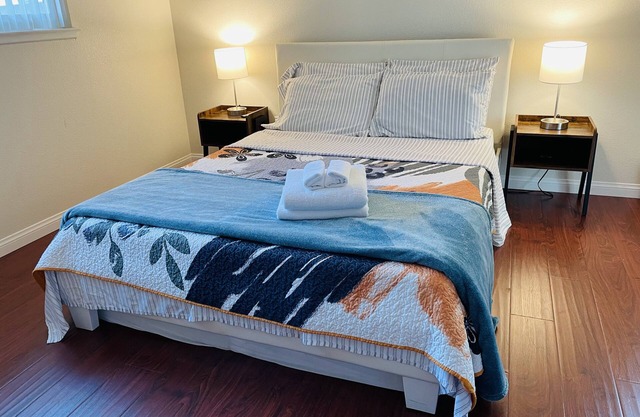 2-12 people 4 bedrooms 6 beds 2 bathroom, free parking, pets friendly