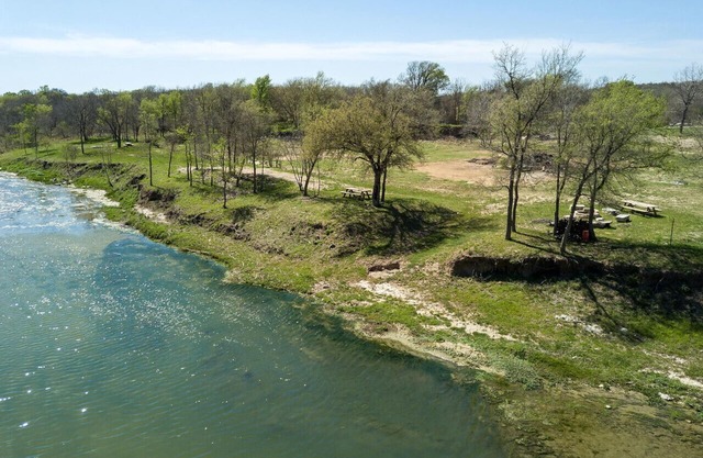 2/2 Cottage on San Gabriel River 3 miles to Square