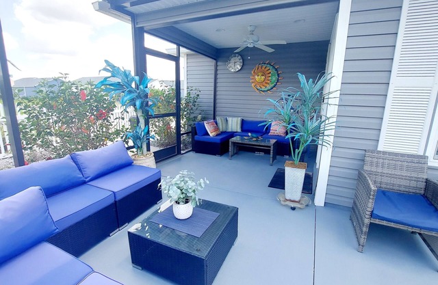 2/2 Patio Villa w/GAR golf cart, lg lanai, in The Villages. Brownwood Sq/Sumter