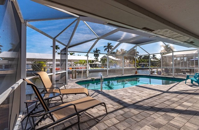 2/2 Pool Home on the Water, Boat Lift Included!