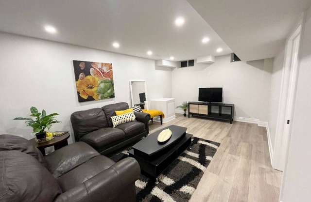 2.5 Bedroom Modern Brand New Basement