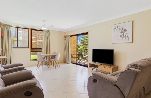 2/8 Banks Avenue - Easy walk to Tweed Heads Bowls club and Tweed Centro shopping centre