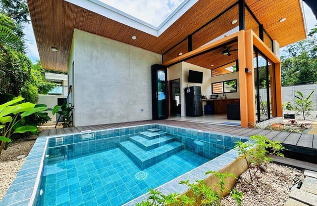 2 apartments. 2 swimming pools, 4 bedrooms, a/c, starlink