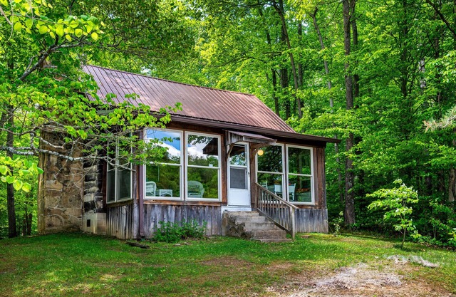 2 BA, (1 is a loft), 1 BA Log Cabin