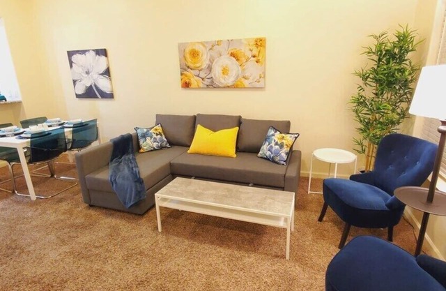 2 Bd, 2.5 Baths, Sleeps 5/C9