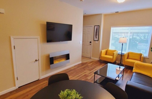2 Bd, 2.5 Baths, Sleeps 6/B9