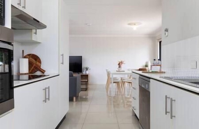 2 Bdr Apt! Aircon! Parking! GST Credits! 6AS2