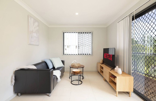2 Bdr Apt! Garage! Espresso! GST Credits! 373B2